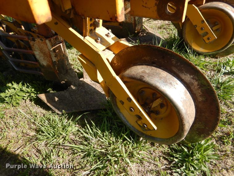 image for item DL8034 Buffalo 7010-6-30  no-till planter