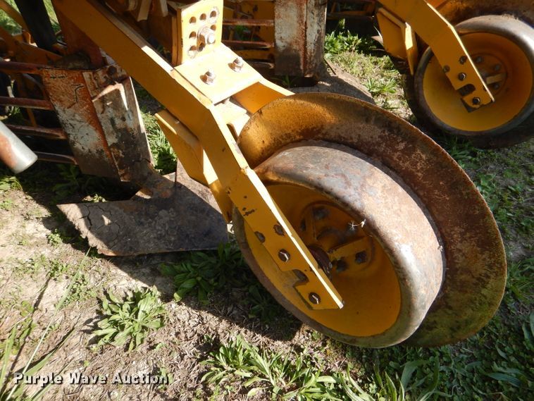image for item DL8034 Buffalo 7010-6-30  no-till planter