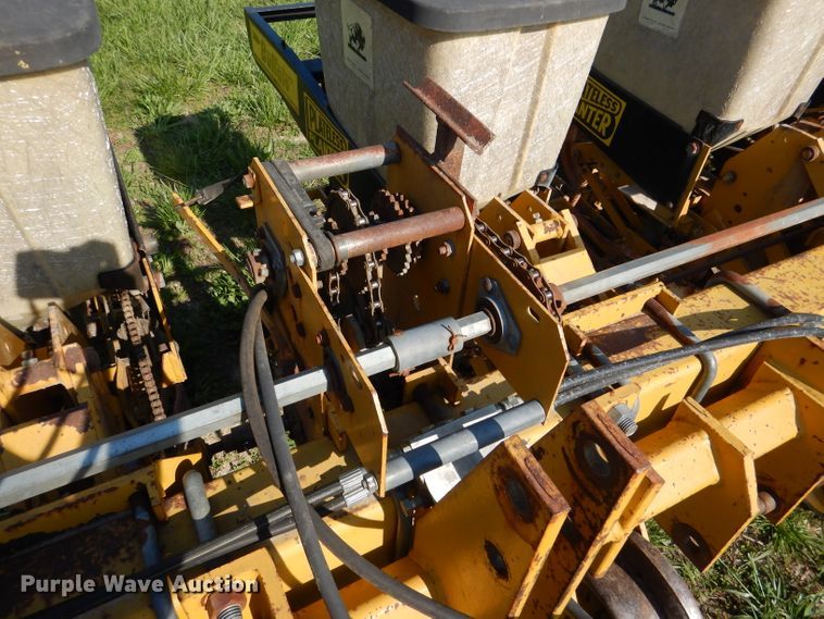 image for item DL8034 Buffalo 7010-6-30  no-till planter