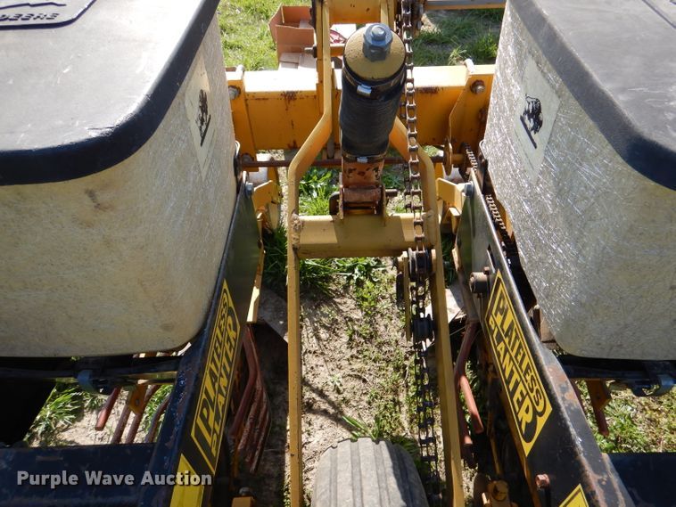 image for item DL8034 Buffalo 7010-6-30  no-till planter