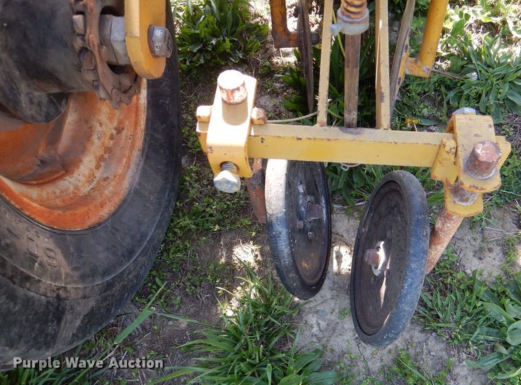 image for item DL8034 Buffalo 7010-6-30  no-till planter