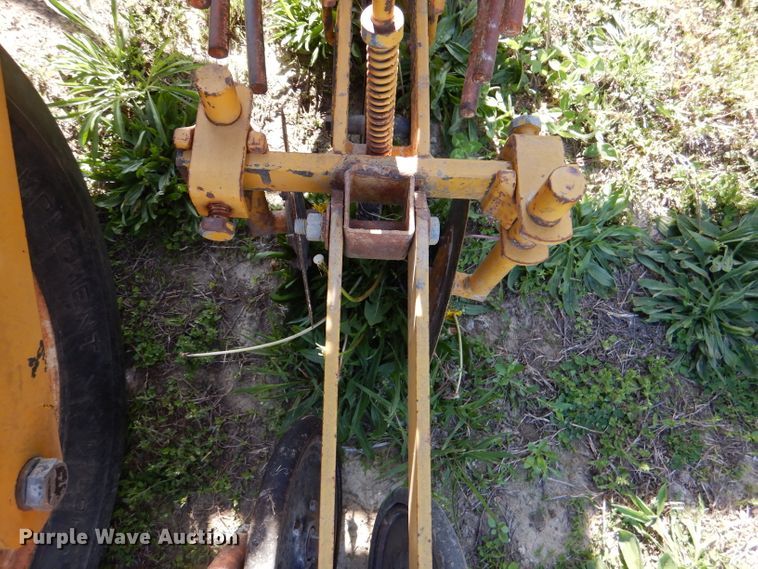 image for item DL8034 Buffalo 7010-6-30  no-till planter