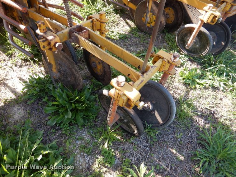 image for item DL8034 Buffalo 7010-6-30  no-till planter