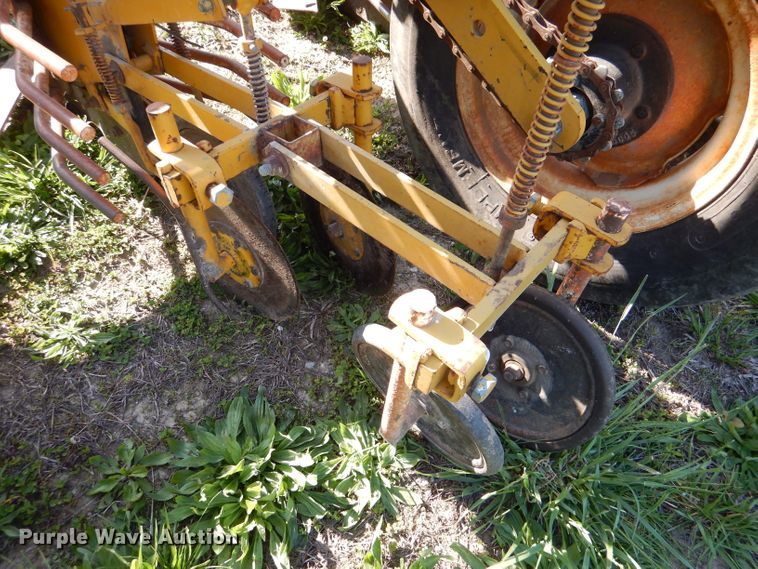 image for item DL8034 Buffalo 7010-6-30  no-till planter