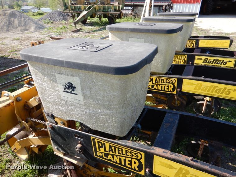 image for item DL8034 Buffalo 7010-6-30  no-till planter