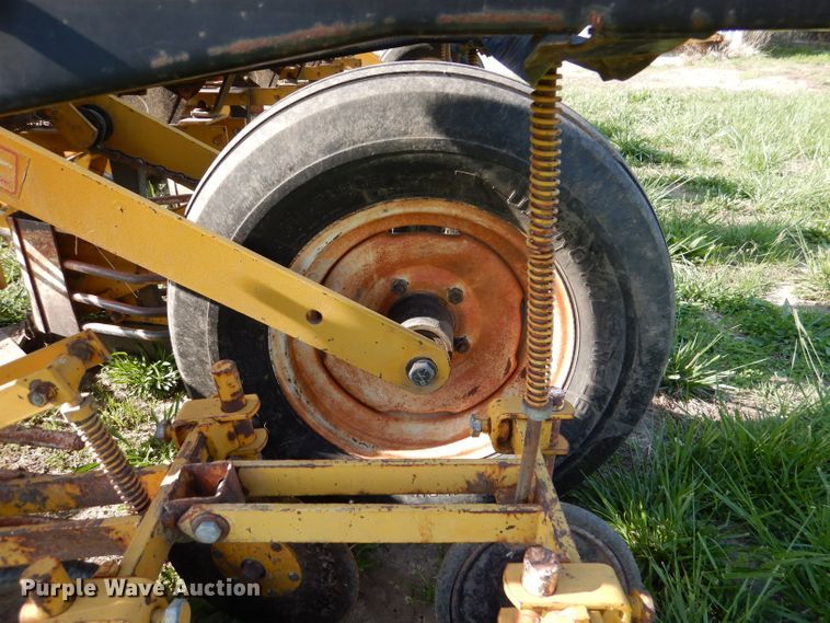 image for item DL8034 Buffalo 7010-6-30  no-till planter