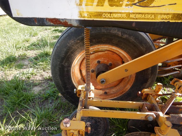 image for item DL8034 Buffalo 7010-6-30  no-till planter