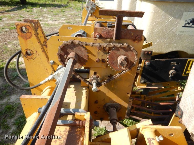 image for item DL8034 Buffalo 7010-6-30  no-till planter