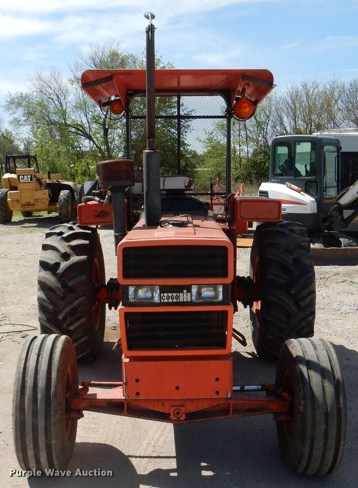 image for item DL8057 1985 Case IH 885  tractor