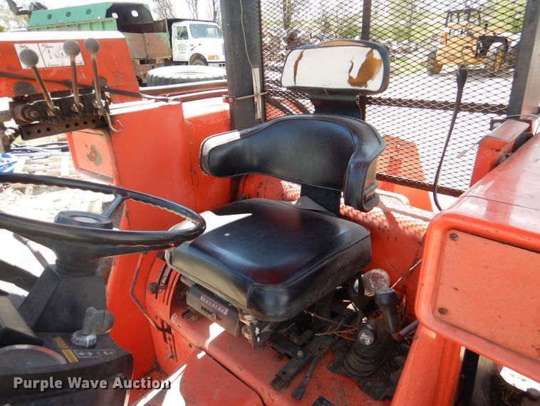 image for item DL8057 1985 Case IH 885  tractor