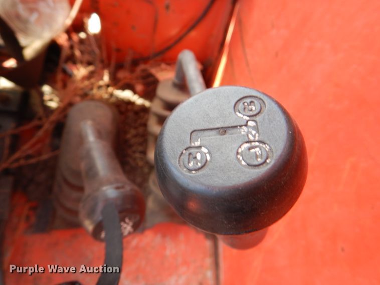 image for item DL8057 1985 Case IH 885  tractor