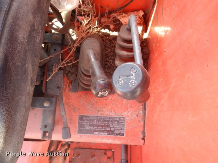 image for item DL8057 1985 Case IH 885  tractor