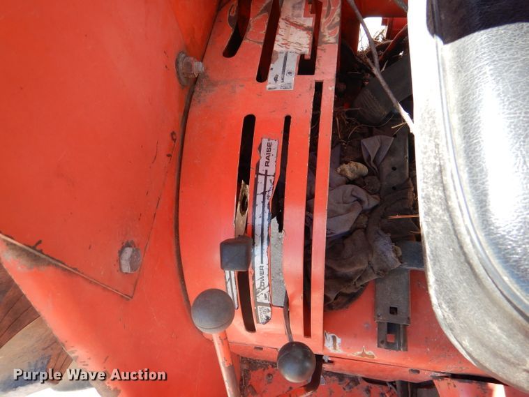 image for item DL8057 1985 Case IH 885  tractor