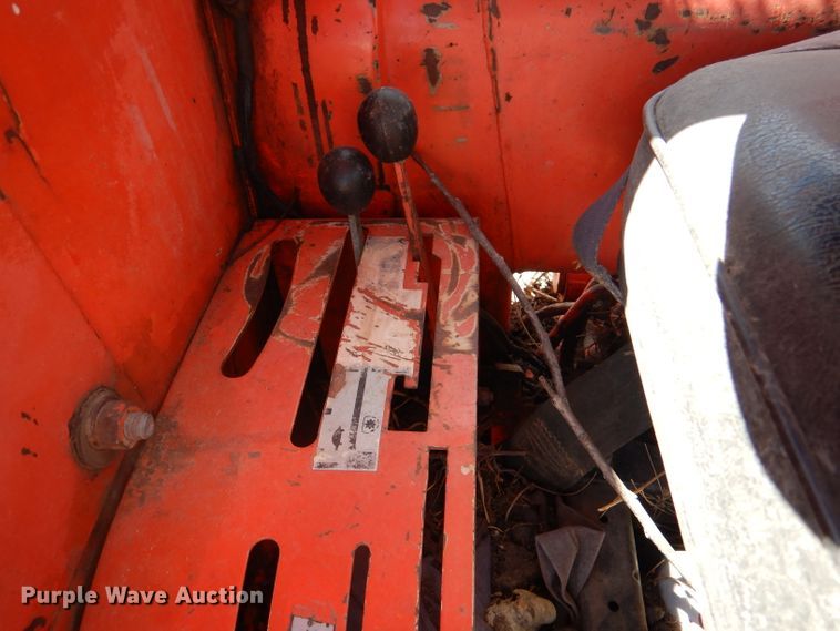 image for item DL8057 1985 Case IH 885  tractor