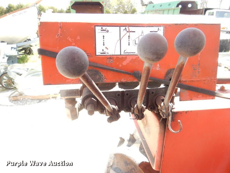 image for item DL8057 1985 Case IH 885  tractor