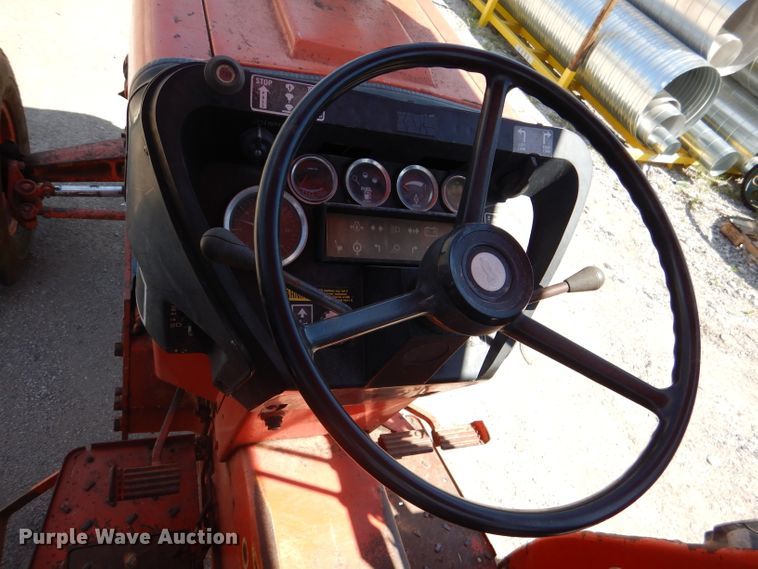 image for item DL8057 1985 Case IH 885  tractor