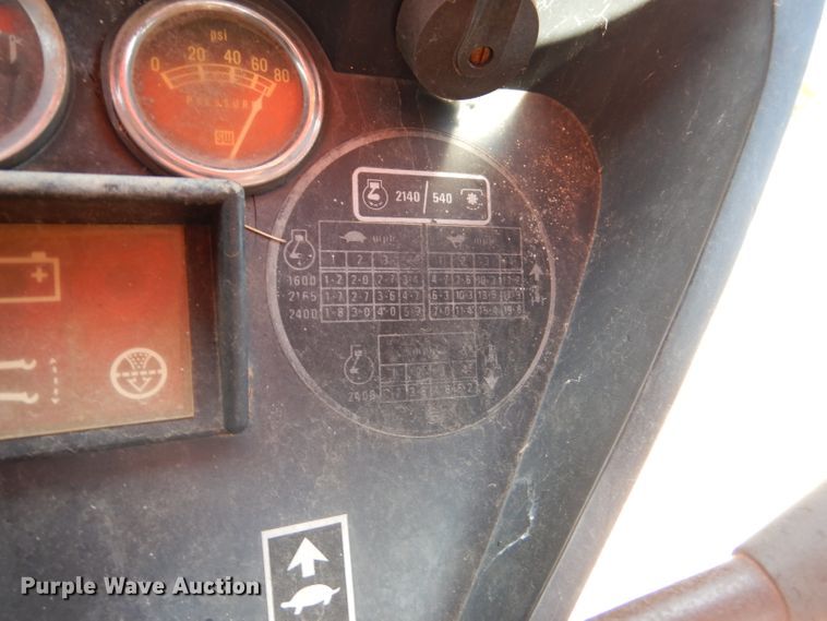 image for item DL8057 1985 Case IH 885  tractor