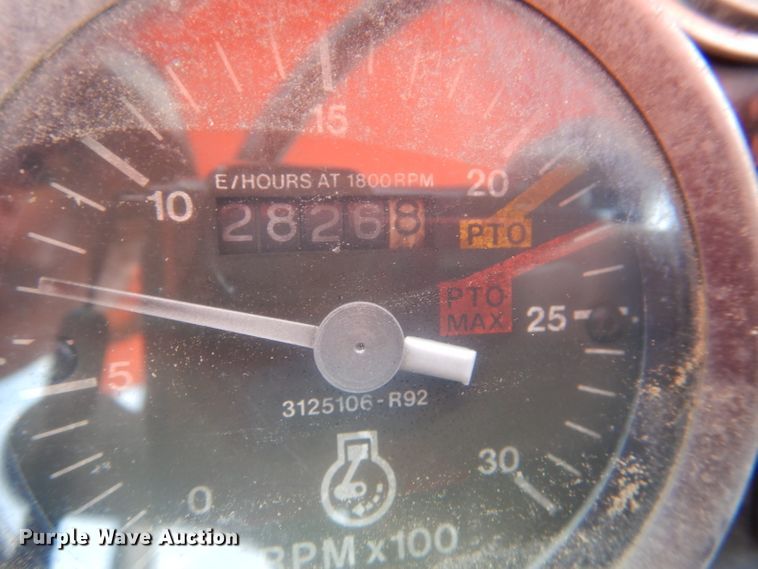 image for item DL8057 1985 Case IH 885  tractor