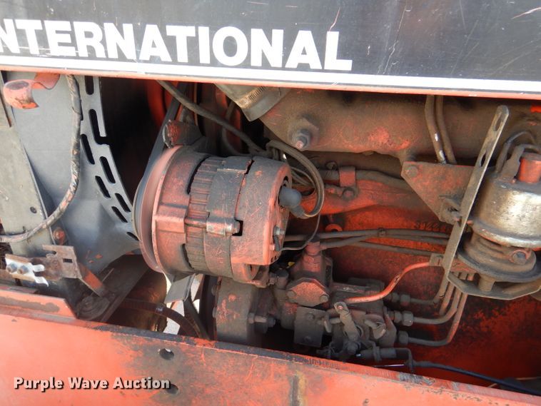 image for item DL8057 1985 Case IH 885  tractor