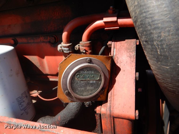 image for item DL8057 1985 Case IH 885  tractor