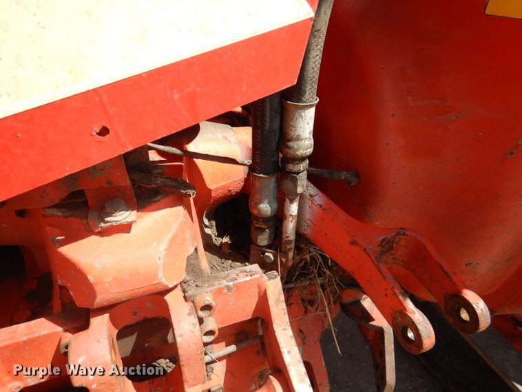 image for item DL8057 1985 Case IH 885  tractor