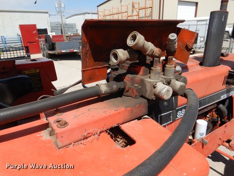 image for item DL8057 1985 Case IH 885  tractor