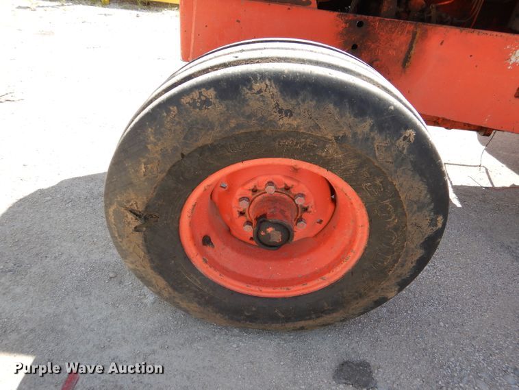 image for item DL8057 1985 Case IH 885  tractor