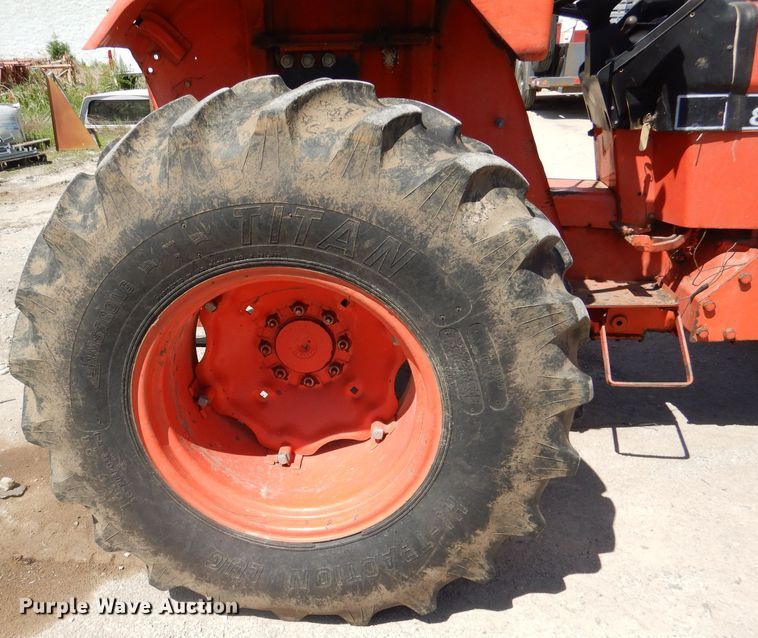 image for item DL8057 1985 Case IH 885  tractor