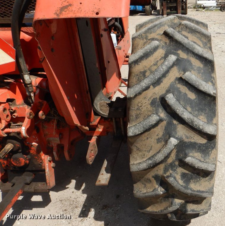 image for item DL8057 1985 Case IH 885  tractor