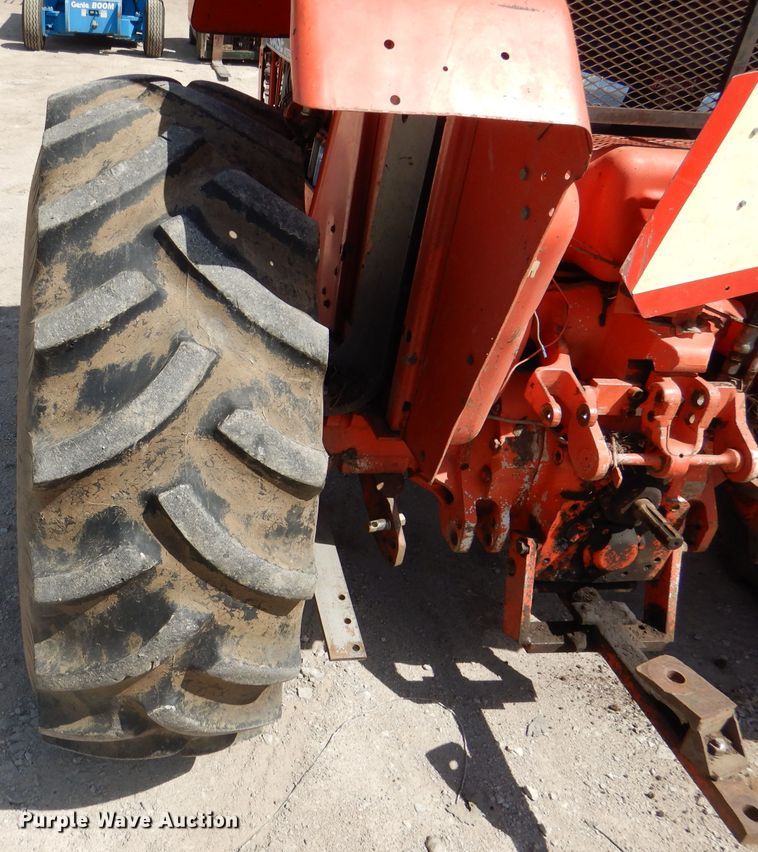 image for item DL8057 1985 Case IH 885  tractor