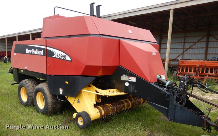 image for item DL8098 2004 New Holland BB960A  large square baler