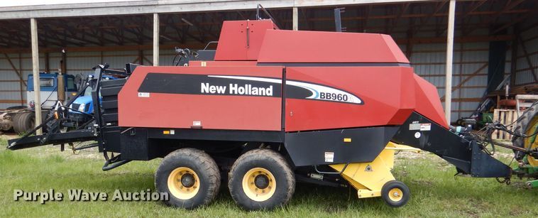 image for item DL8098 2004 New Holland BB960A  large square baler