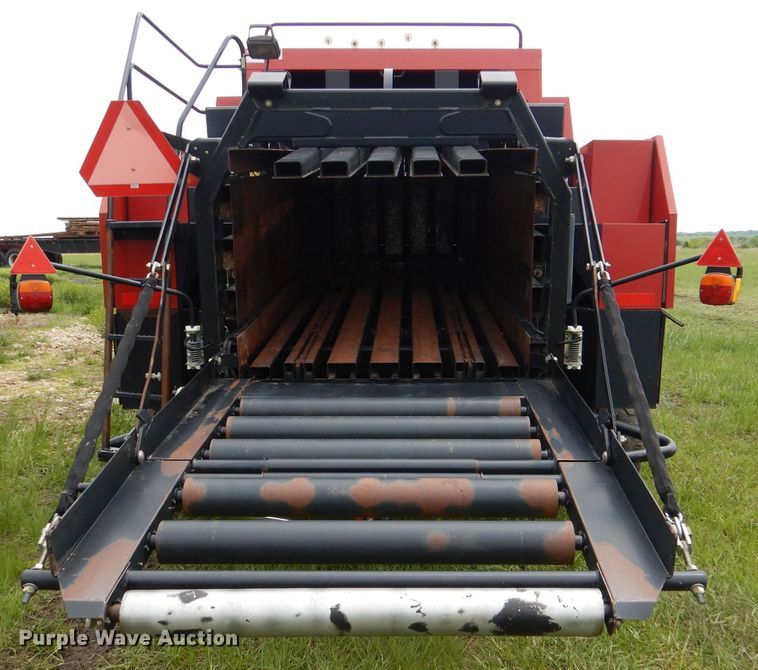 image for item DL8098 2004 New Holland BB960A  large square baler