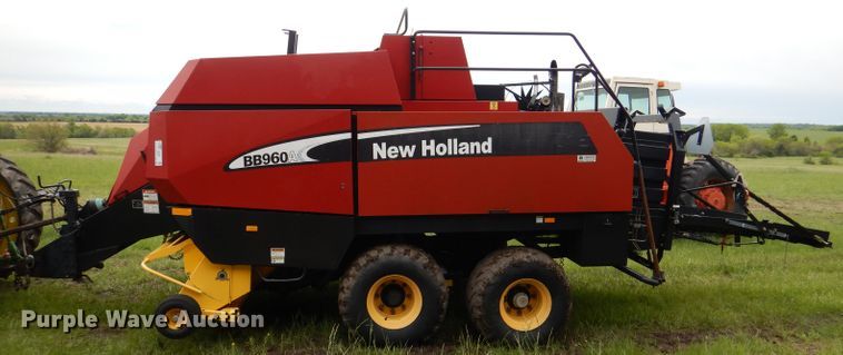 image for item DL8098 2004 New Holland BB960A  large square baler