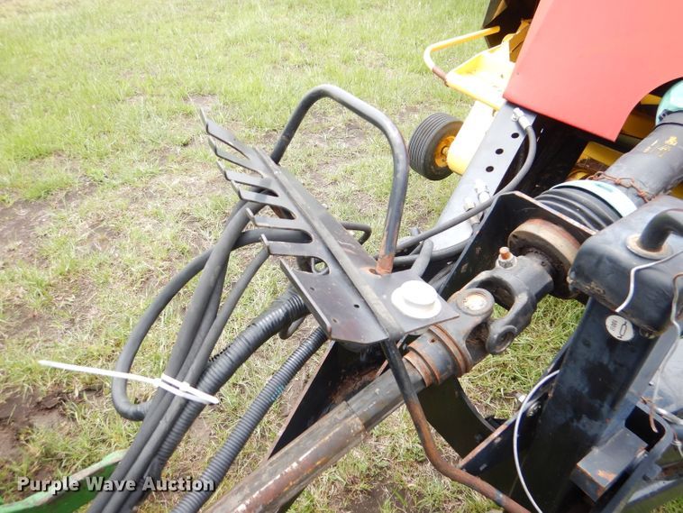 image for item DL8098 2004 New Holland BB960A  large square baler