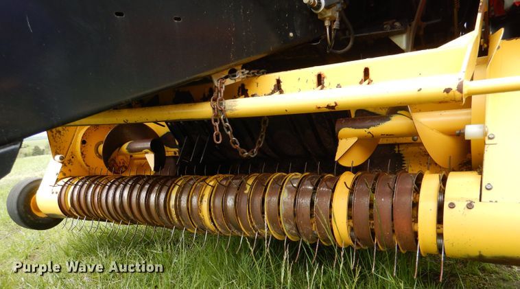 image for item DL8098 2004 New Holland BB960A  large square baler