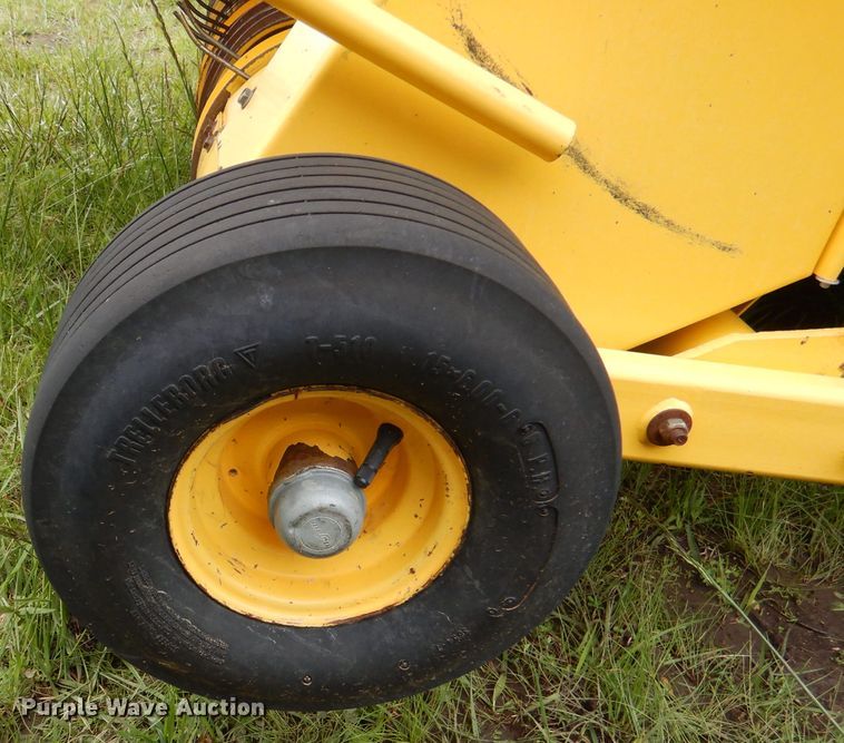 image for item DL8098 2004 New Holland BB960A  large square baler