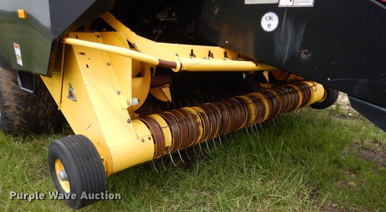 image for item DL8098 2004 New Holland BB960A  large square baler