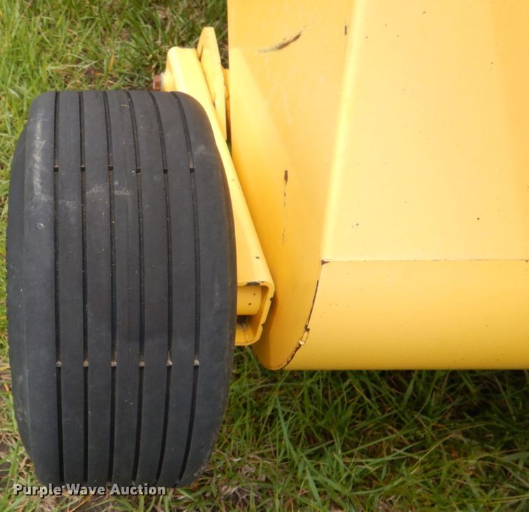 image for item DL8098 2004 New Holland BB960A  large square baler