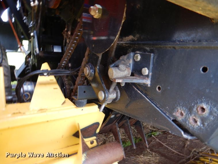 image for item DL8098 2004 New Holland BB960A  large square baler