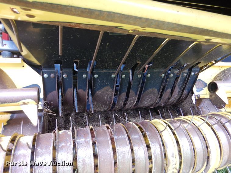 image for item DL8098 2004 New Holland BB960A  large square baler