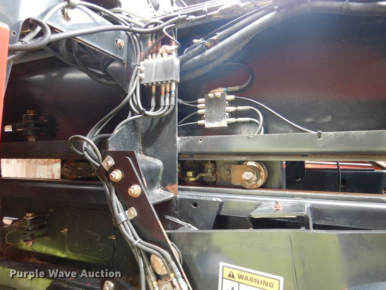 image for item DL8098 2004 New Holland BB960A  large square baler