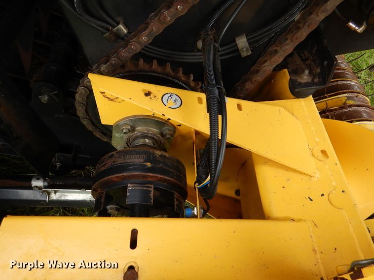 image for item DL8098 2004 New Holland BB960A  large square baler