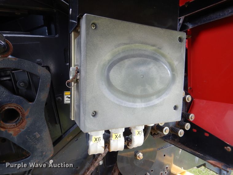 image for item DL8098 2004 New Holland BB960A  large square baler