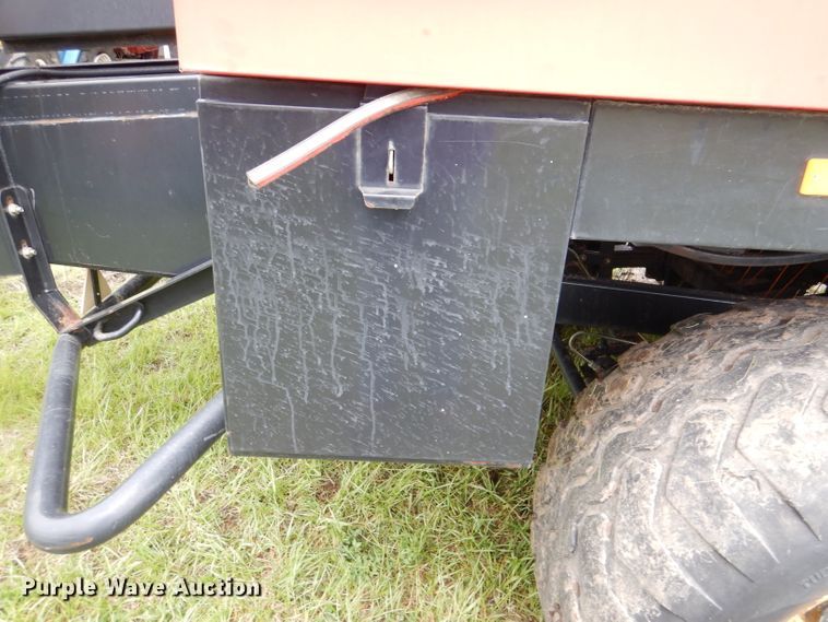 image for item DL8098 2004 New Holland BB960A  large square baler