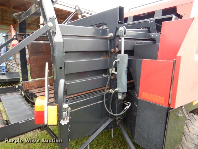 image for item DL8098 2004 New Holland BB960A  large square baler