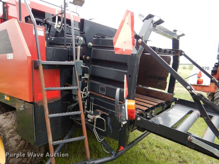 image for item DL8098 2004 New Holland BB960A  large square baler