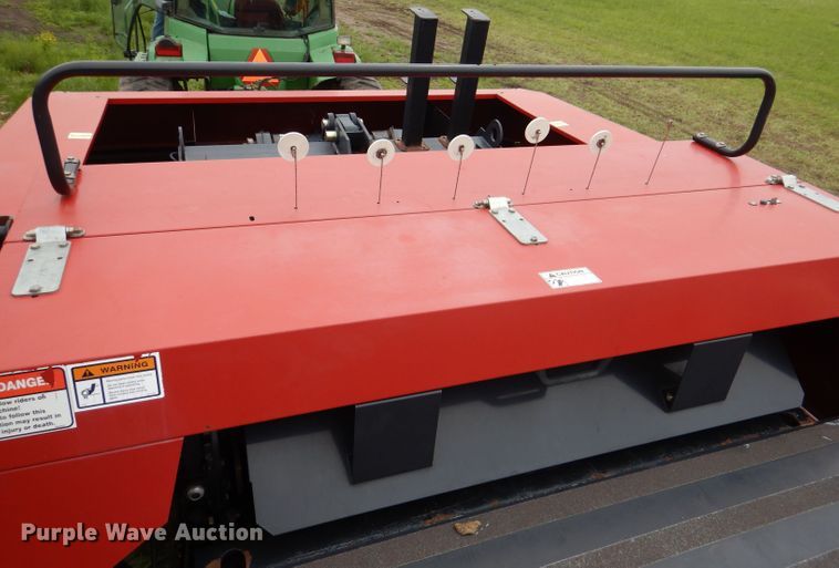 image for item DL8098 2004 New Holland BB960A  large square baler