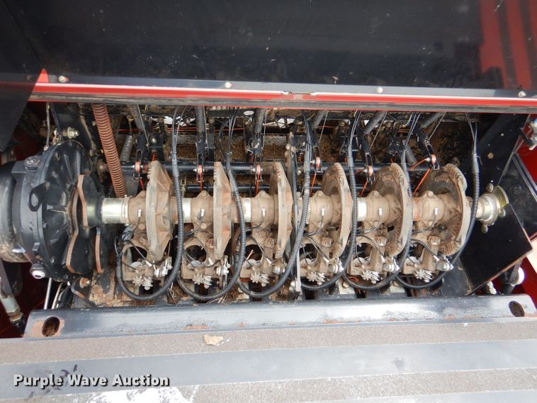 image for item DL8098 2004 New Holland BB960A  large square baler