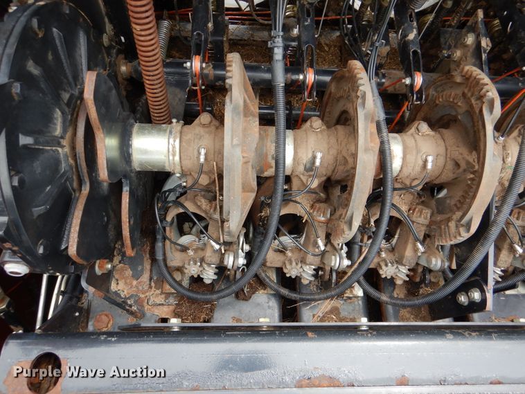 image for item DL8098 2004 New Holland BB960A  large square baler